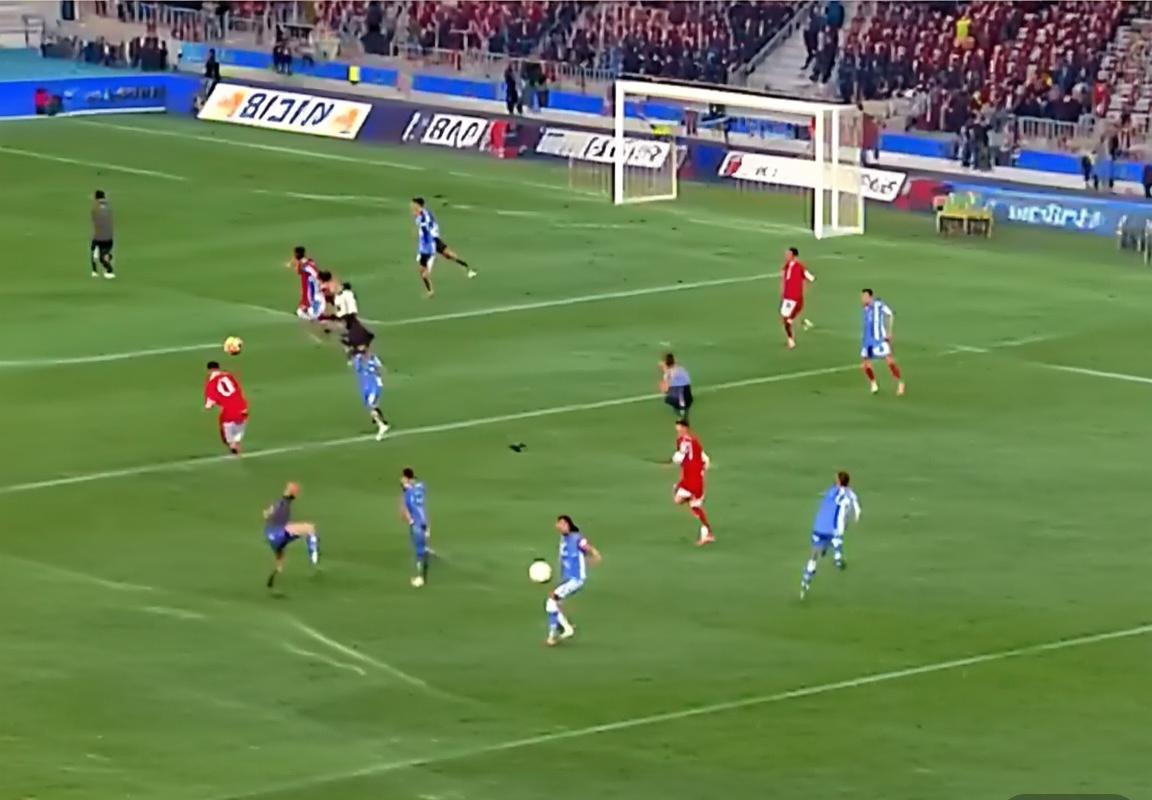 贝内文托VS维罗纳：高位逼抢与控球反击的战术对决分析(图4)