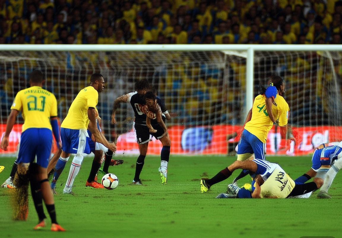 巴西VS巴拉圭：世预赛激战平局背后的足球传奇(图1)